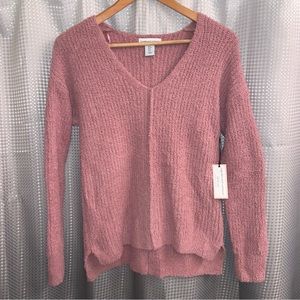 SUPER SOFT Cupcakes & Cashmere Low Cut V-Neck Sweater - Small - NWT